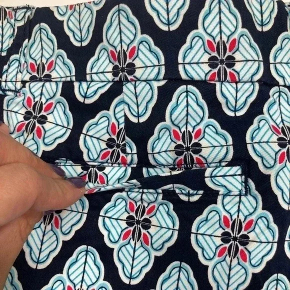Crown & Ivy Shorts Navy Floral Flat Front Cotton Shorts Women’s Size 12 P - Picture 7 of 11